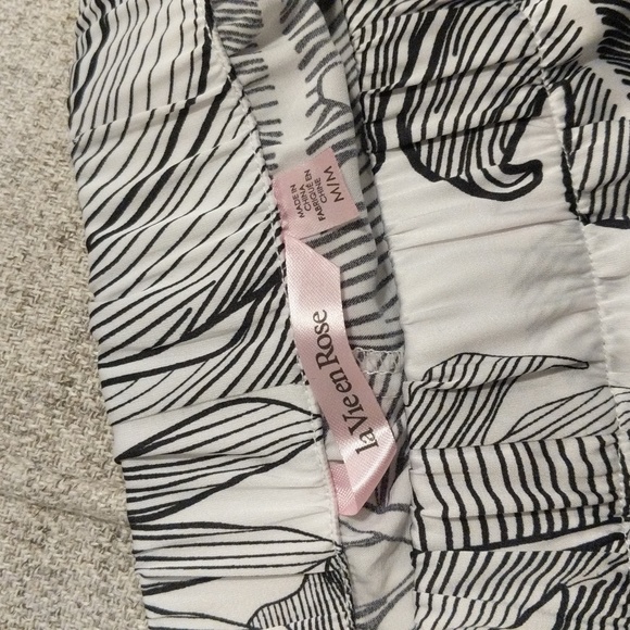 La Vie En Rose Pants - Picture 3 of 4